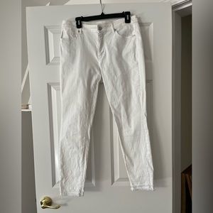LOFT curvy skinny white jean with high waist and frayed hem at ankle.